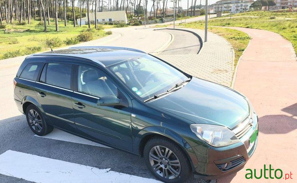 2005' Opel Astra Caravan photo #5