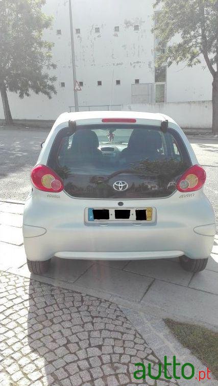 2006' Toyota Aygo photo #1
