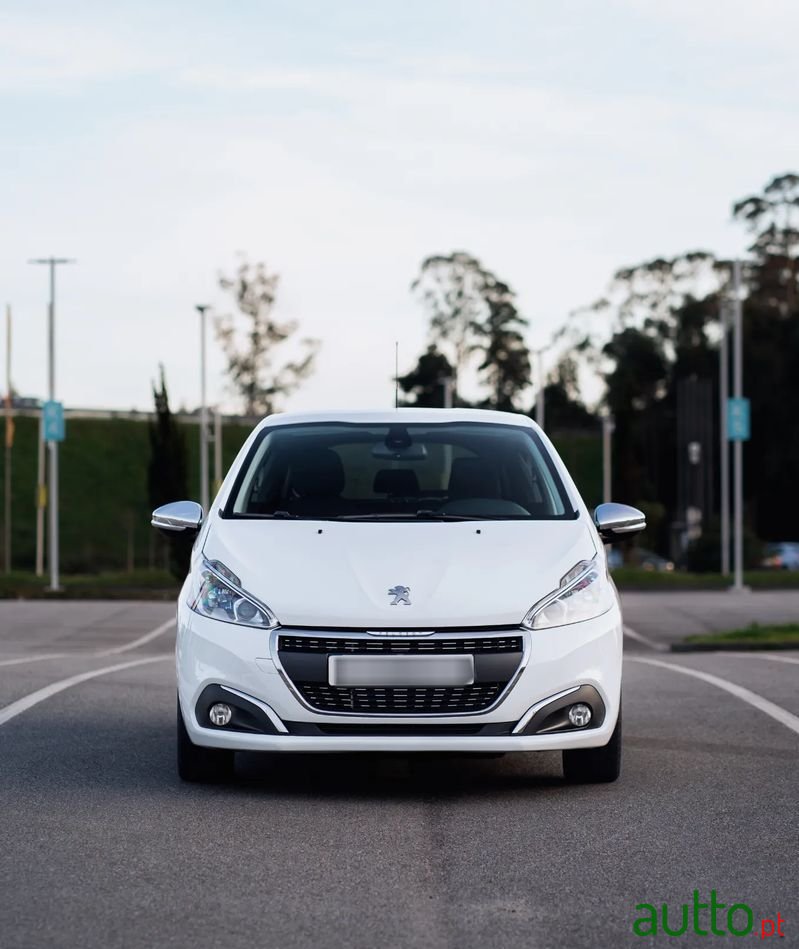 2015' Peugeot 208 1.6 Bluehdi Allure photo #3