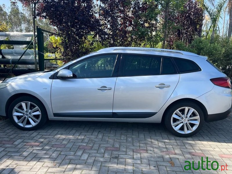 2010' Renault Mégane Sport Tourer photo #2