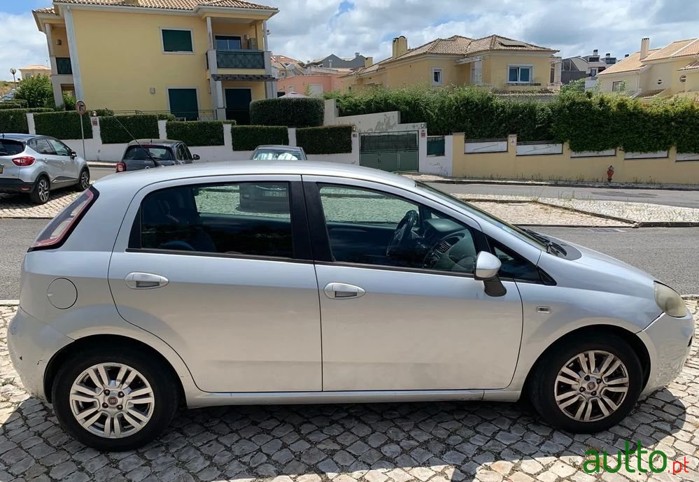 2012' Fiat Punto photo #6