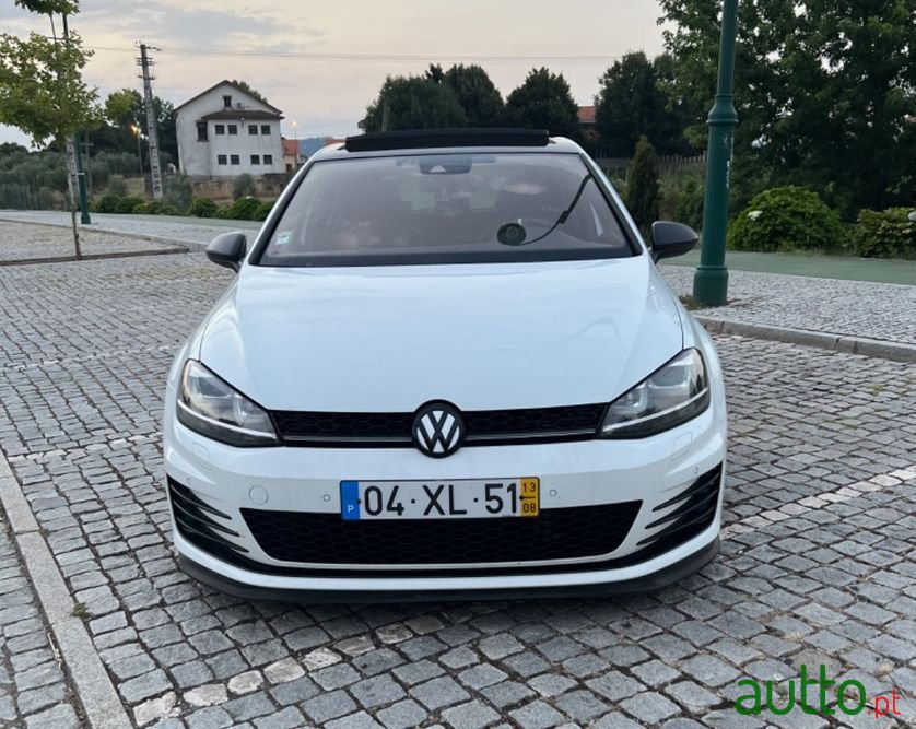 2013' Volkswagen Golf photo #3