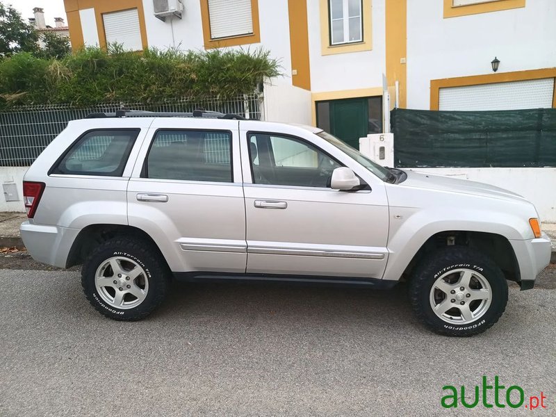 2005' Jeep Grand Cherokee photo #2