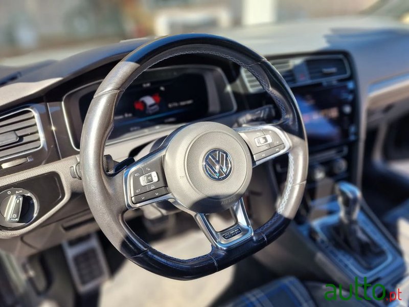 2017' Volkswagen Golf photo #6