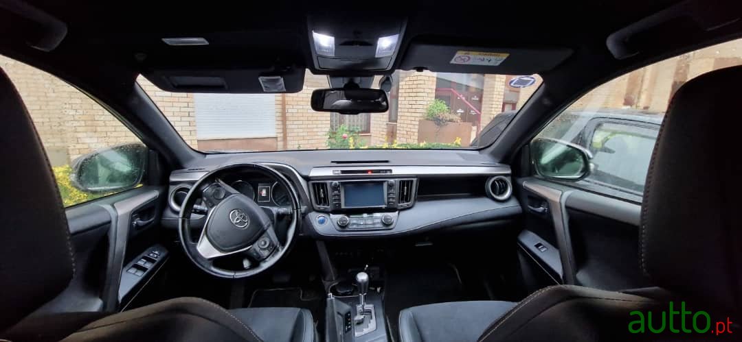 2017' Toyota RAV4 photo #6