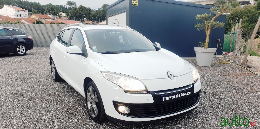 2013' Renault Megane Sport Tourer photo #3