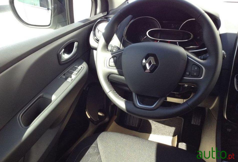 2019' Renault Clio Limited - 90 Cv photo #3