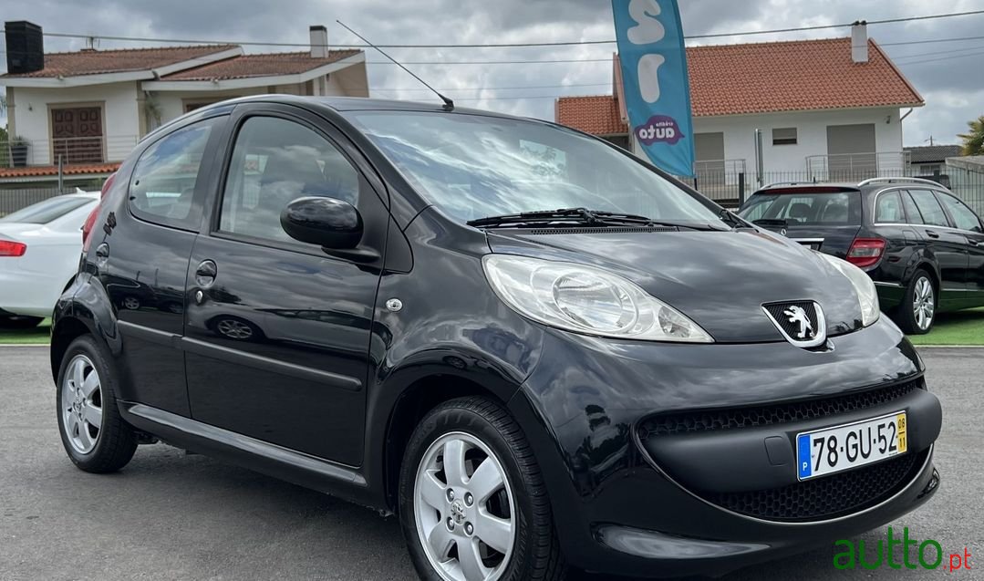 2008' Peugeot 107 photo #2