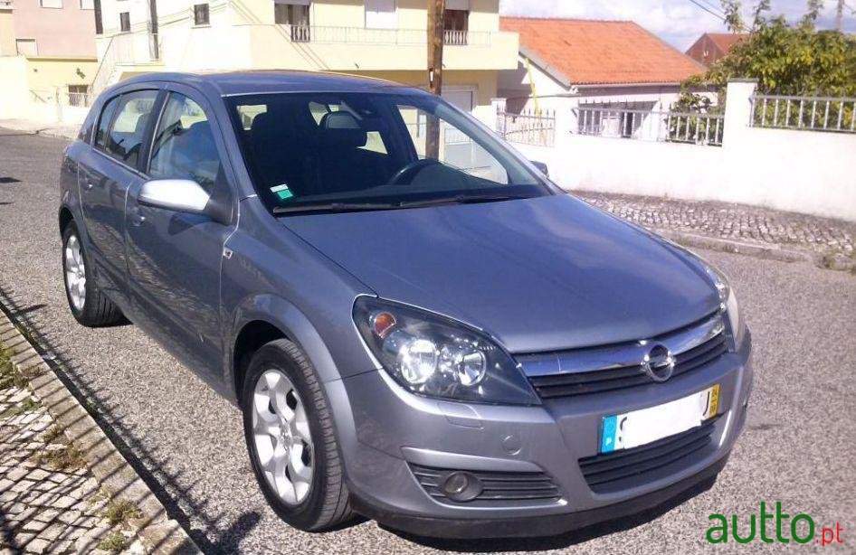 2004' Opel Astra photo #1