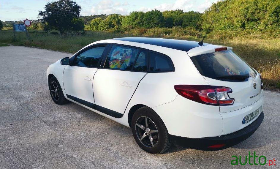 2011' Renault Megane Sport Tourer photo #3