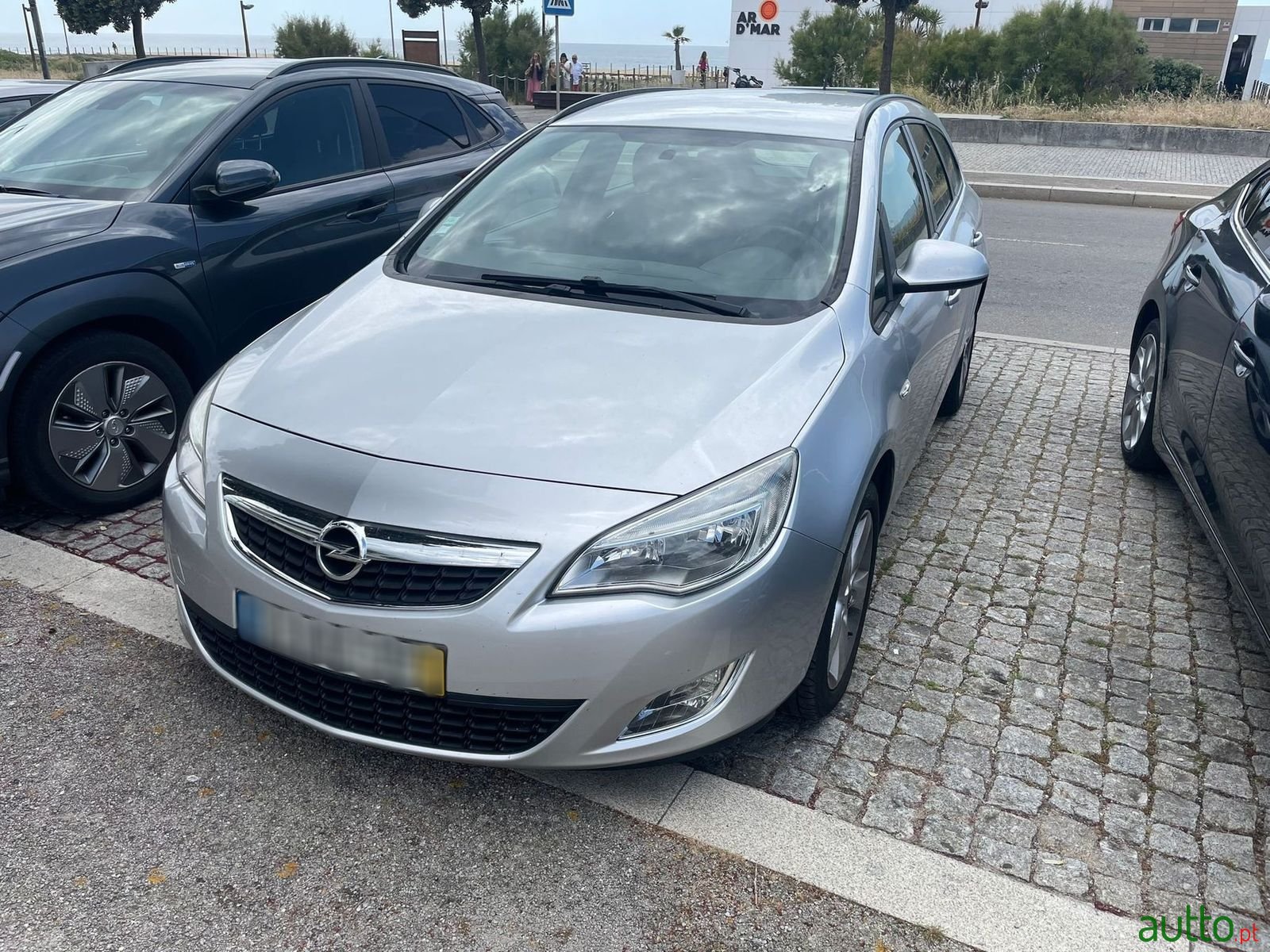 2012' Opel Astra Sports Tourer photo #1