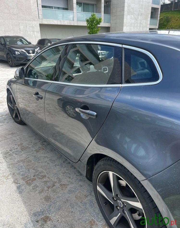 2013' Volvo V40 1.6 D2 R-Design photo #4