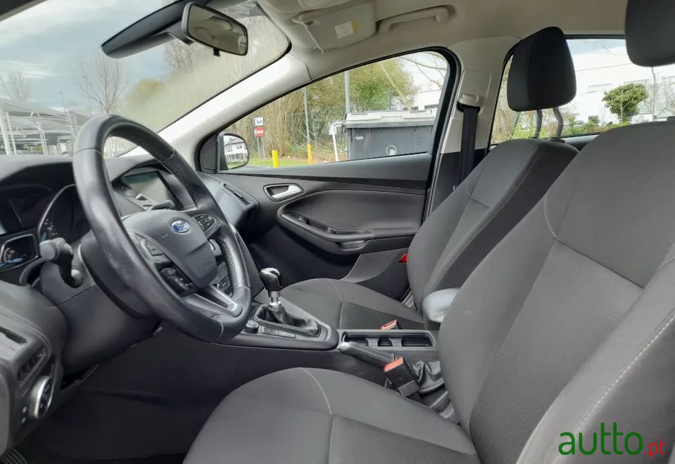 2015' Ford Focus photo #2