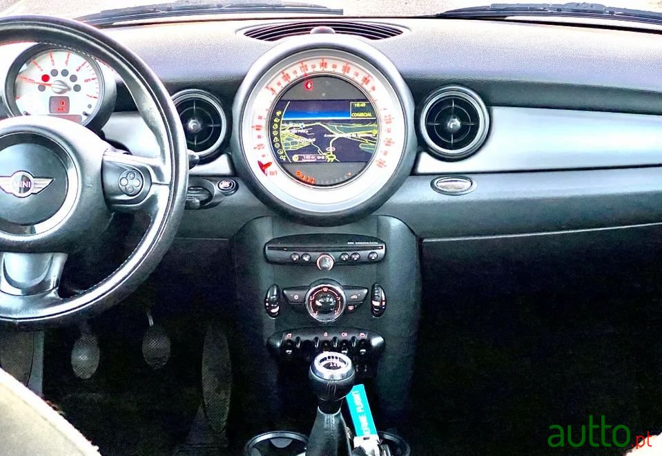 2011' MINI Cooper photo #1