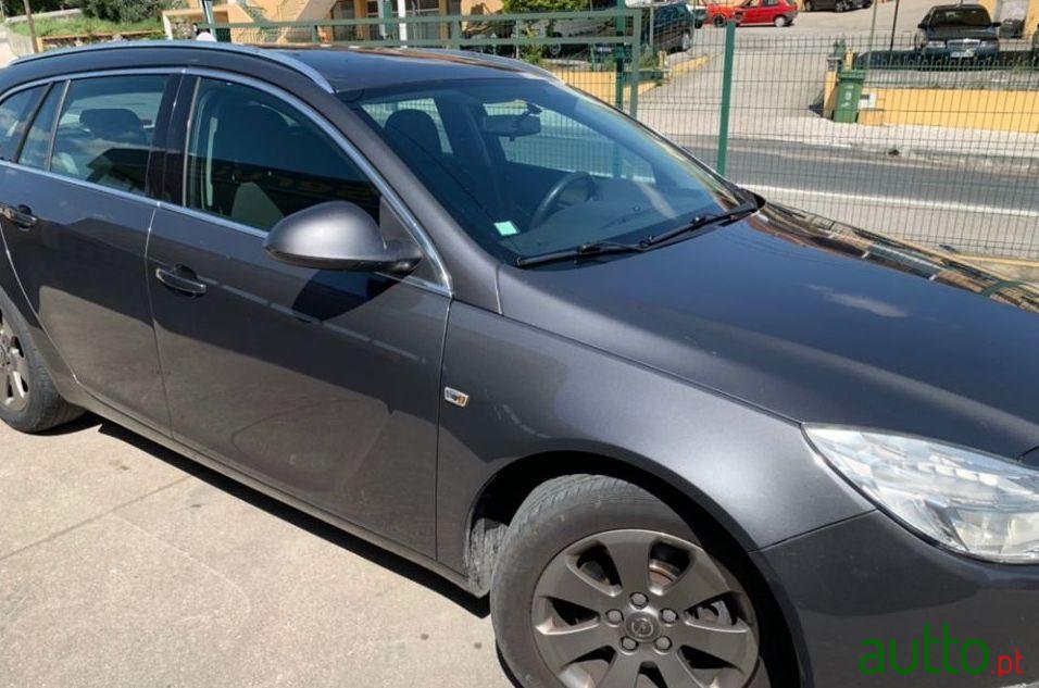 2010' Opel Insignia Sports Tourer photo #1