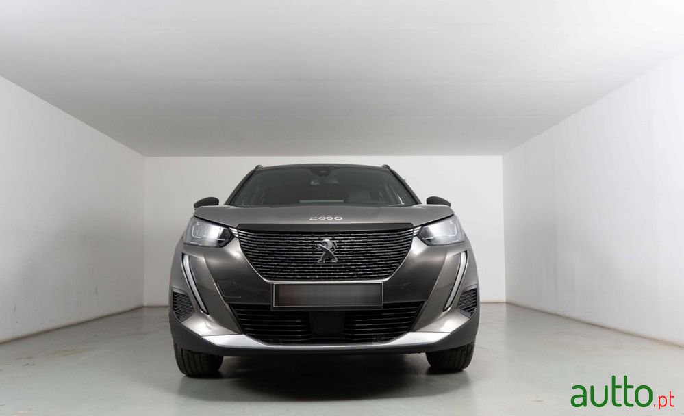 2023' Peugeot 2008 photo #3