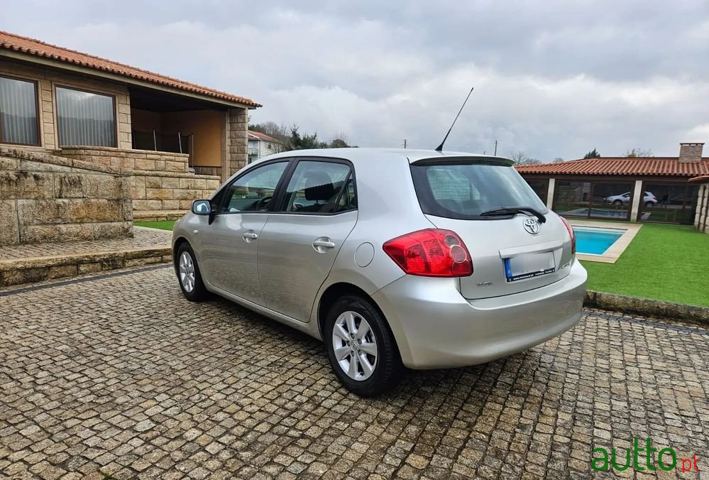 2009' Toyota Auris 1.4 D-4D Active photo #4