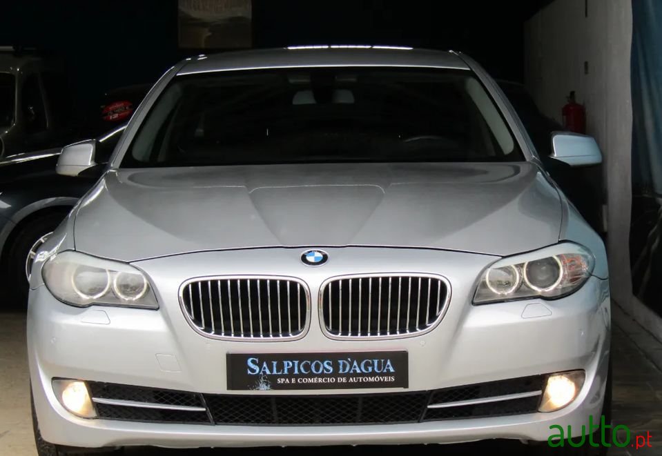 2012' BMW 520 photo #3