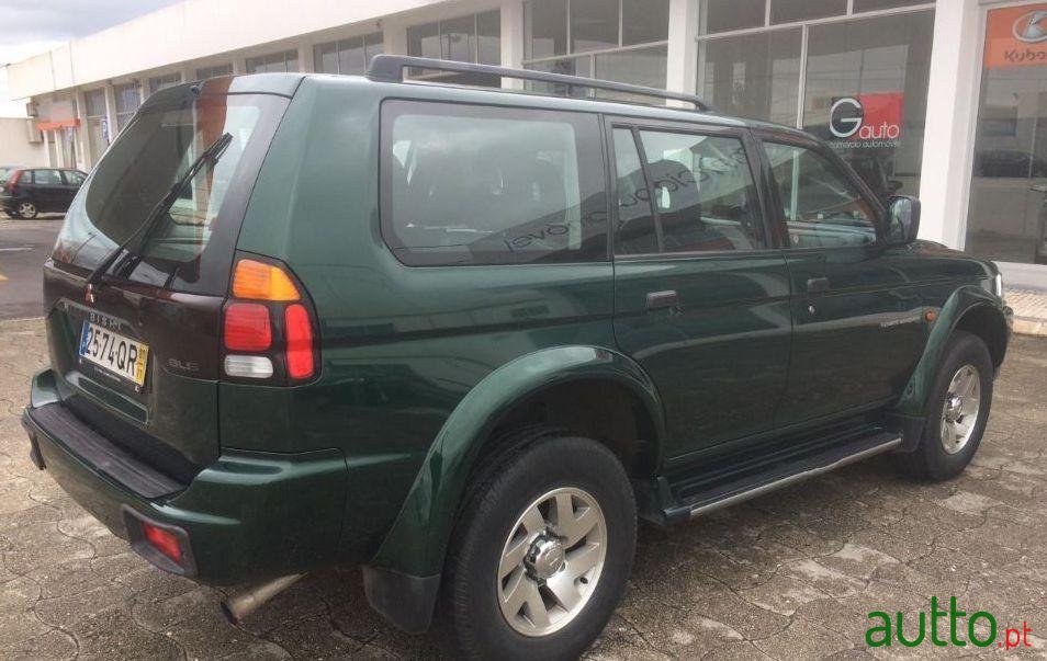 2000' Mitsubishi Pajero Sportwagon photo #4