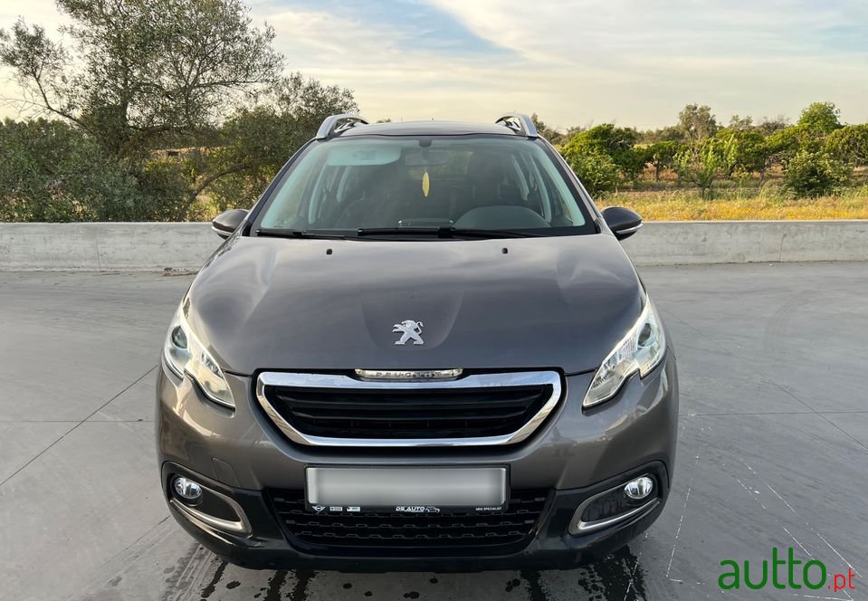 2013' Peugeot 2008 photo #2