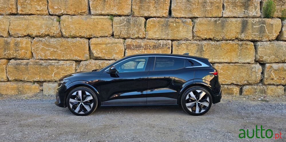 2022' Renault Megane E-Tech photo #3
