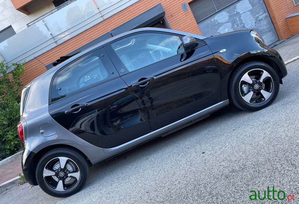 2020' Smart Forfour Electric Drive Passion photo #3