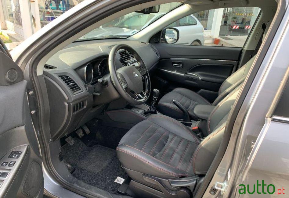 2019' Mitsubishi ASX photo #5