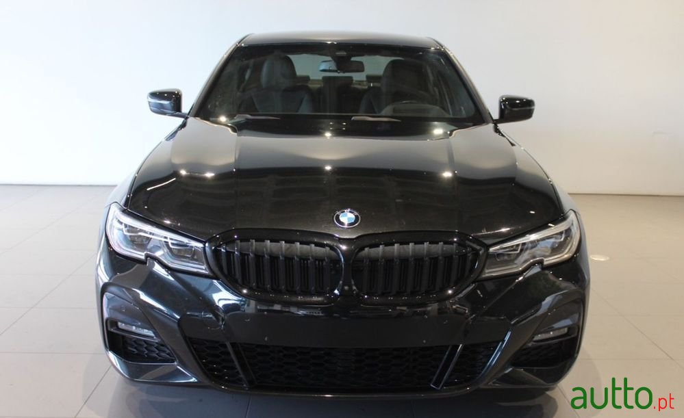 2020' BMW 330 photo #2