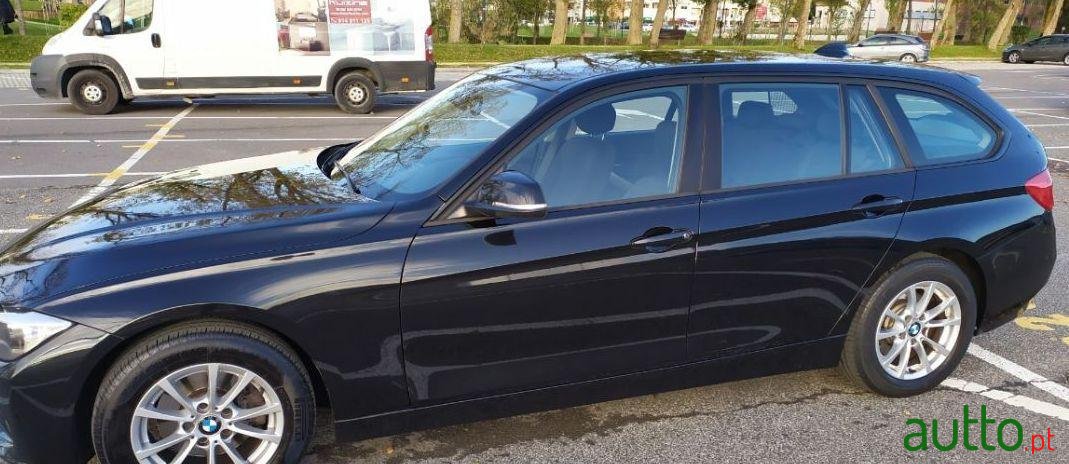 2013' BMW 320 photo #1