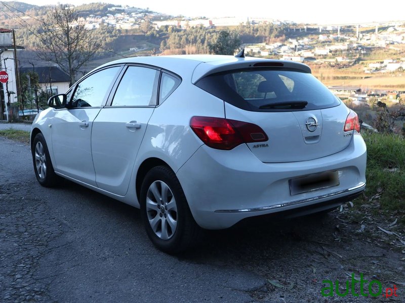 2015' Opel Astra photo #2