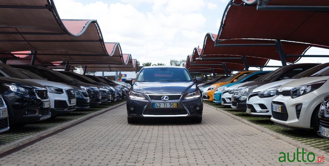 2017' Lexus Ct-200H photo #2