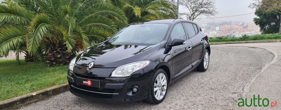 2010' Renault Megane photo #1