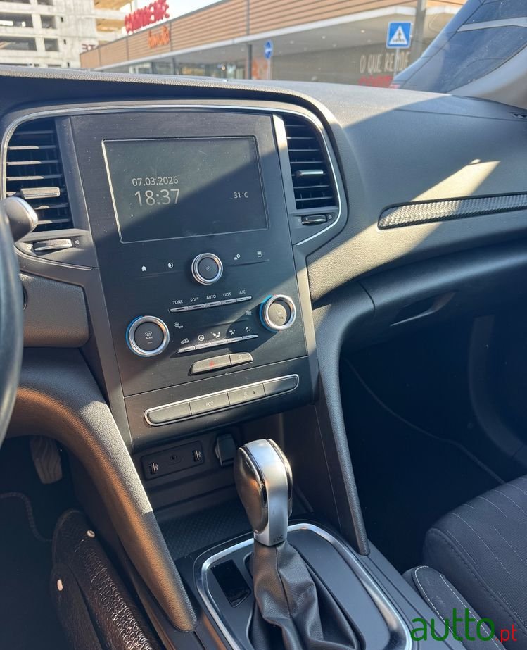 2019' Renault Mégane Sport Tourer photo #1