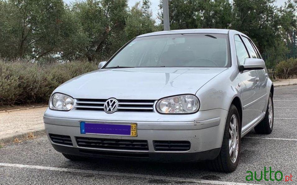 2002' Volkswagen Golf photo #2