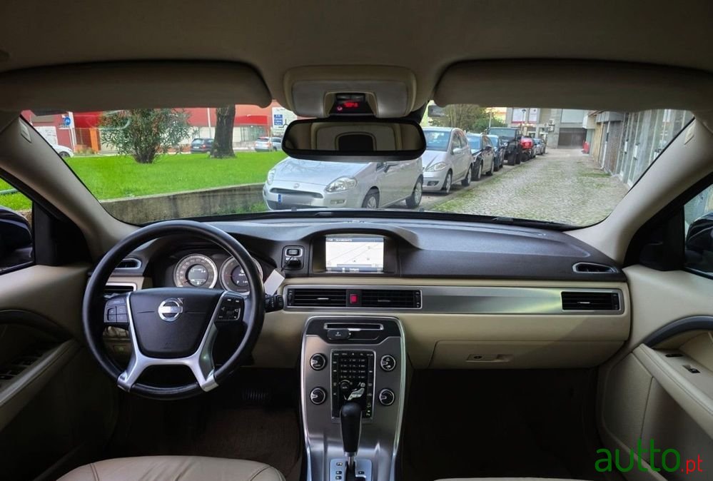 2011' Volvo Xc 70 photo #5