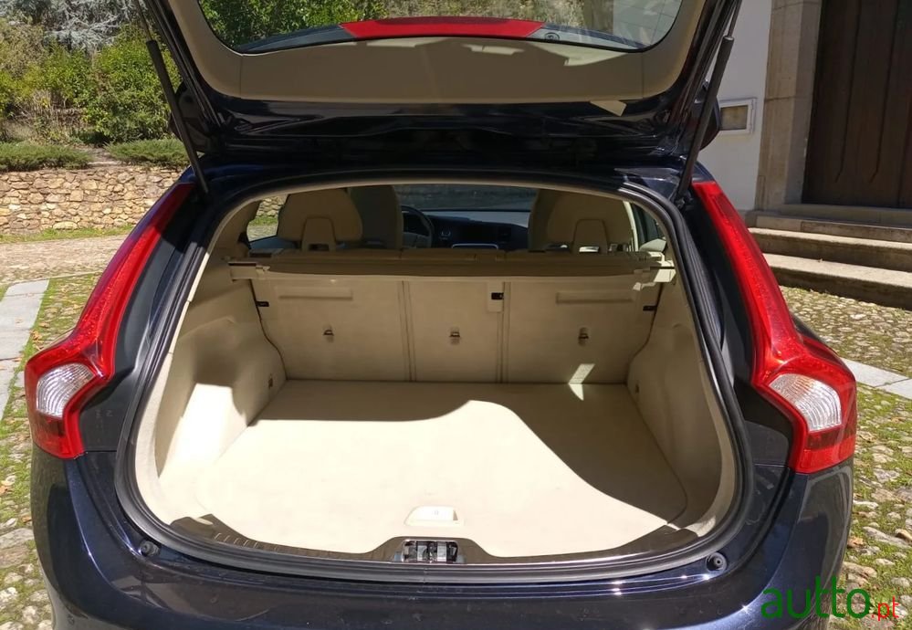 2016' Volvo V60 photo #4