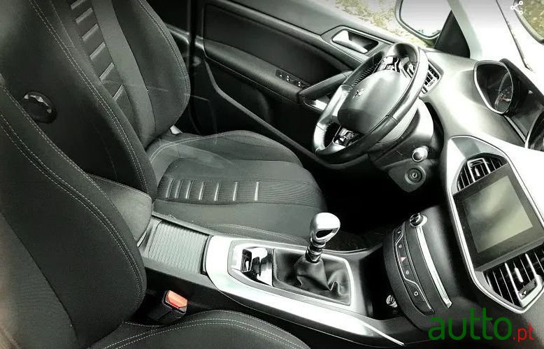 2014' Peugeot 308 photo #2