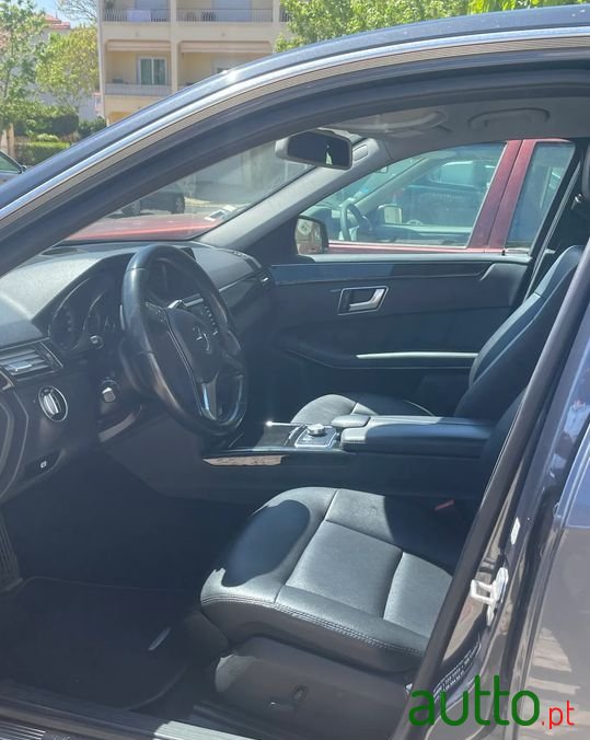 2013' Mercedes-Benz E-300 photo #3