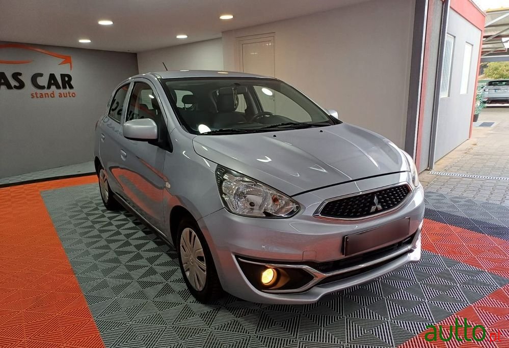 2019' Mitsubishi Space Star photo #2