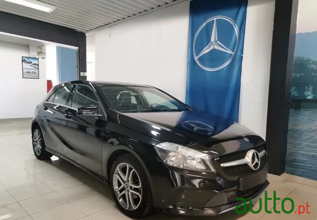 2018' Mercedes-Benz Classe A D Urban photo #1