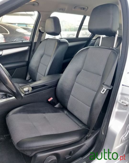 2008' Mercedes-Benz C-220 photo #4