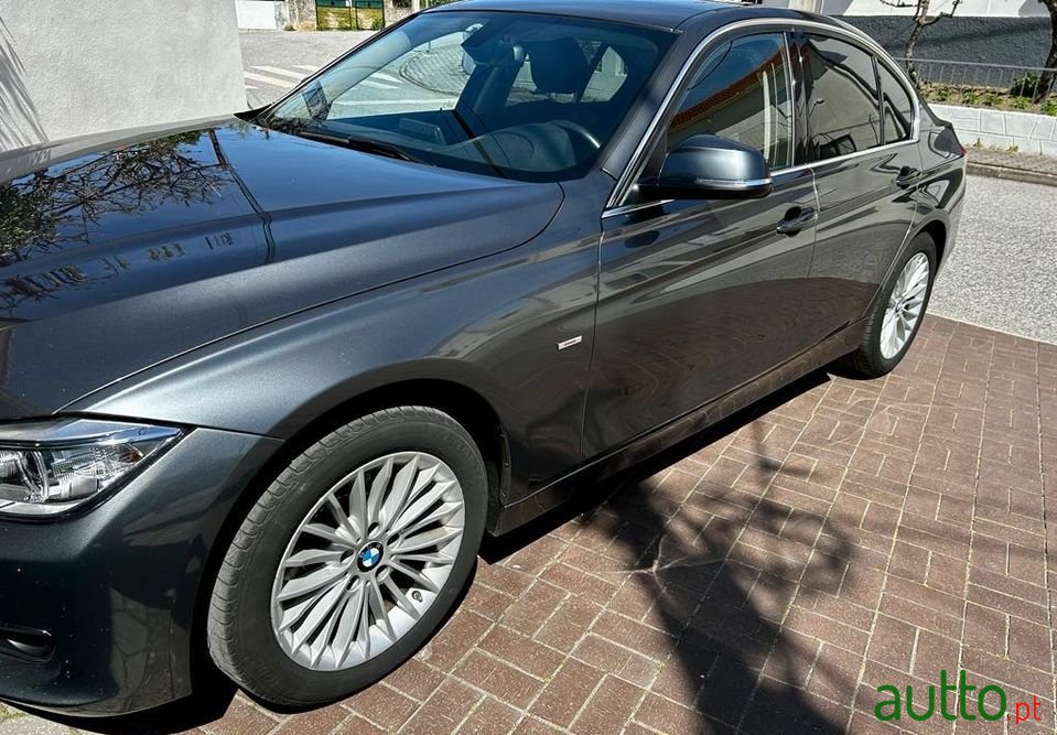 2015' BMW 318 photo #2