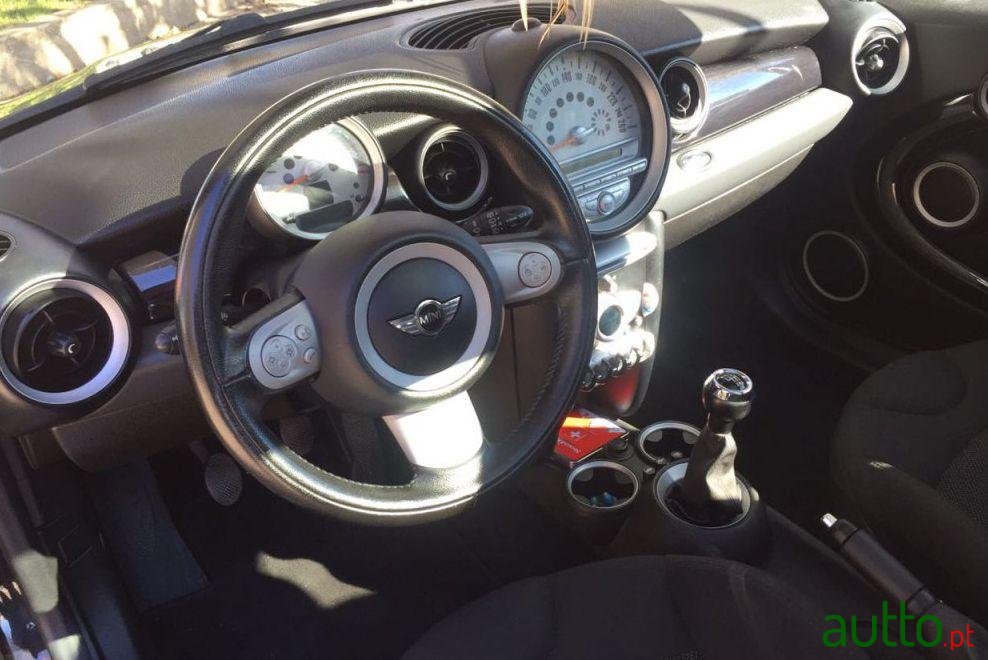 2009' MINI Cooper d photo #3