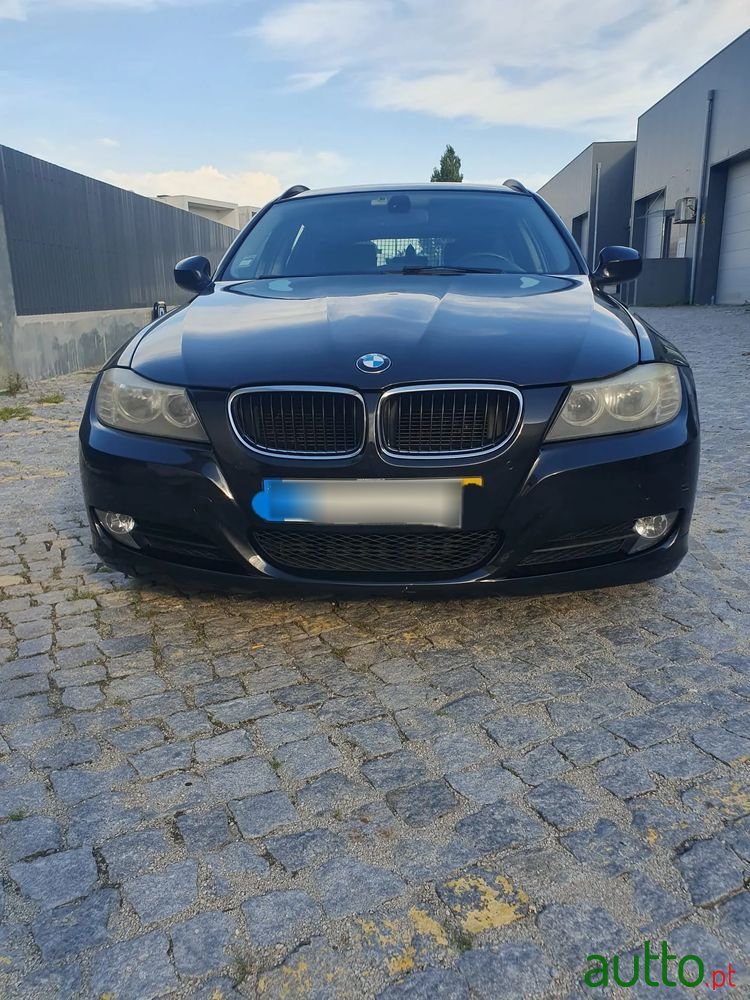2011' BMW Série 3 D Touring photo #1