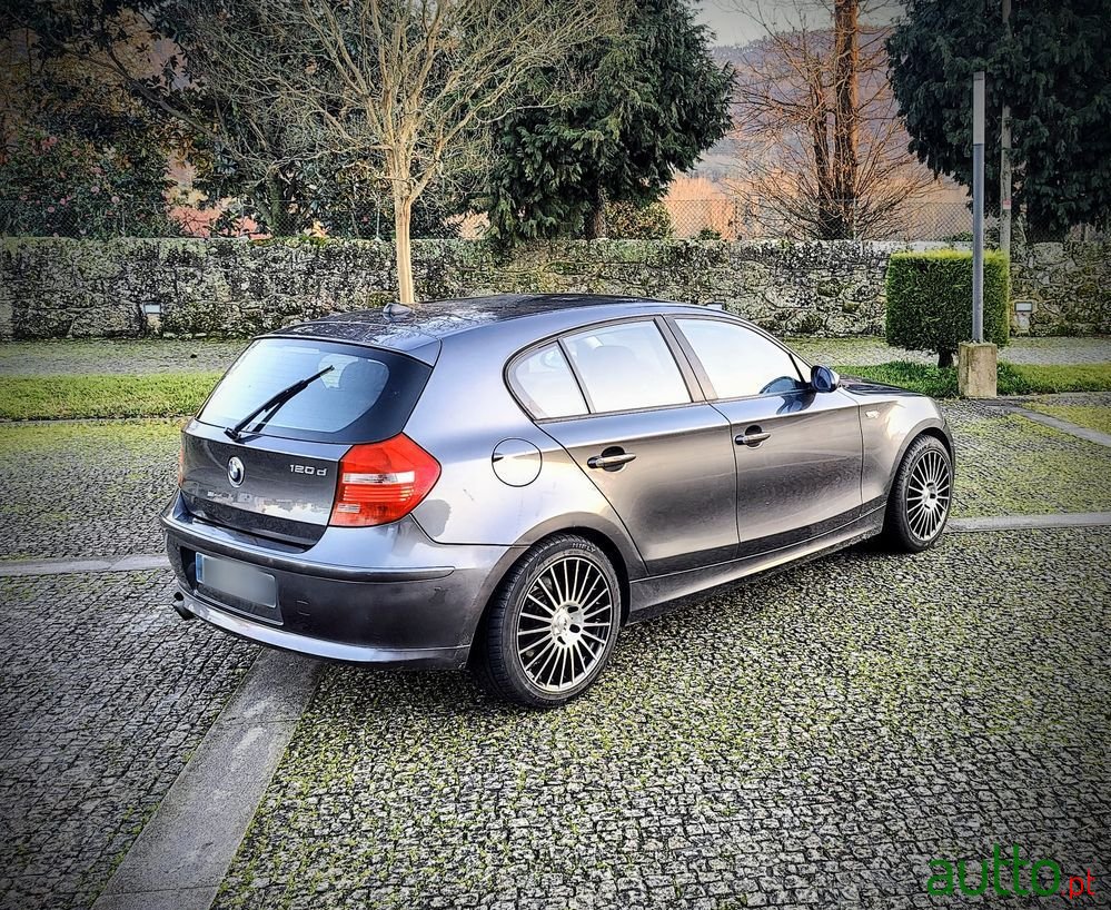 2009' BMW 120 photo #2