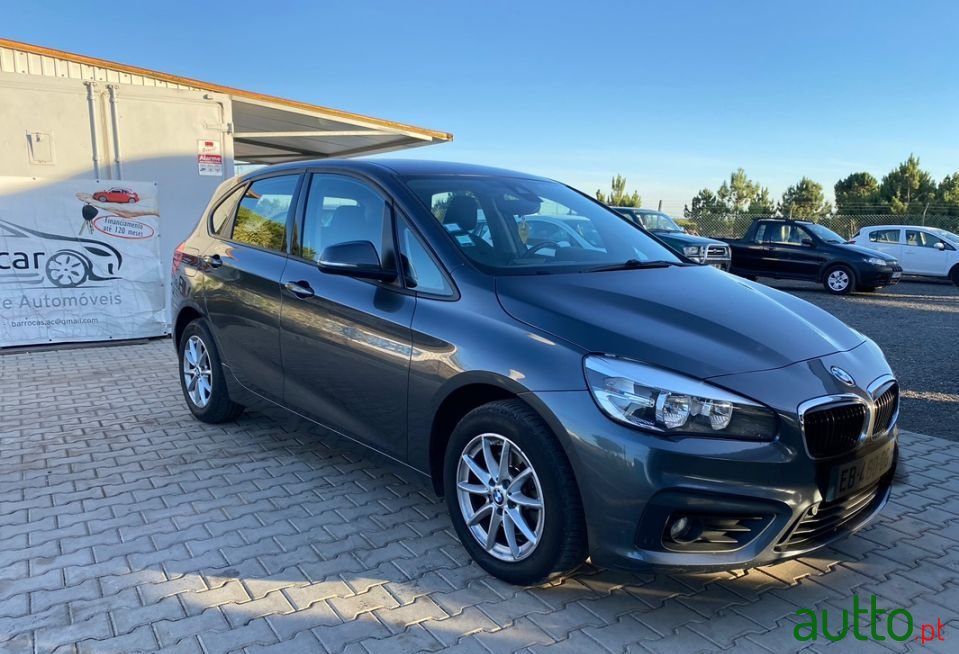 2017' BMW 218 Gran Tourer photo #4