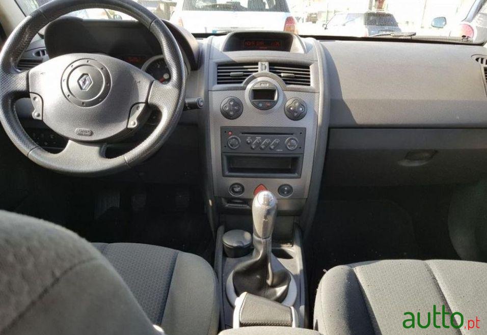 2005' Renault Megane Break photo #1