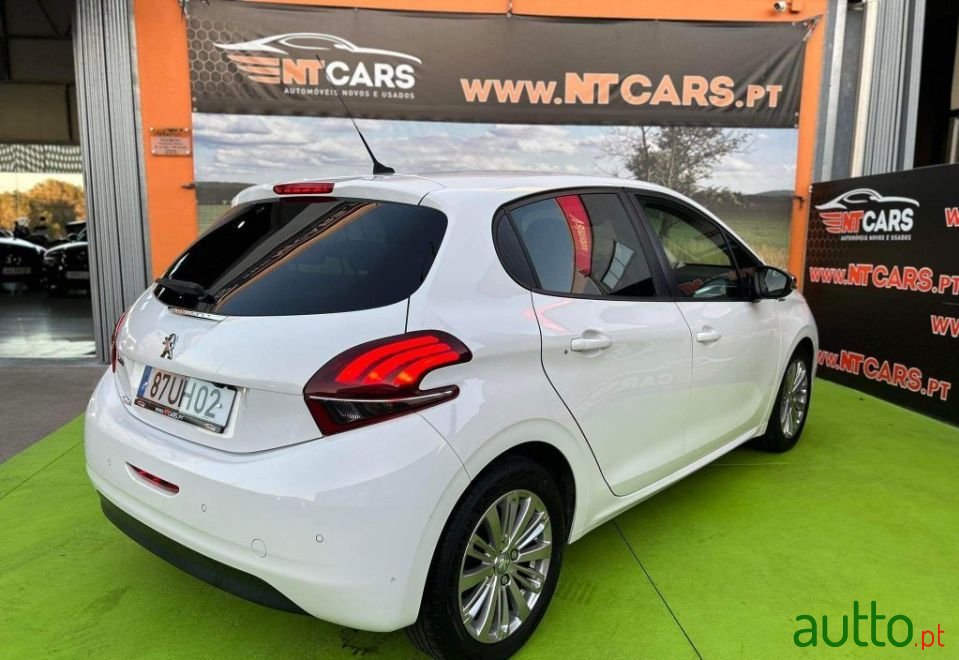2018' Peugeot 208 photo #2