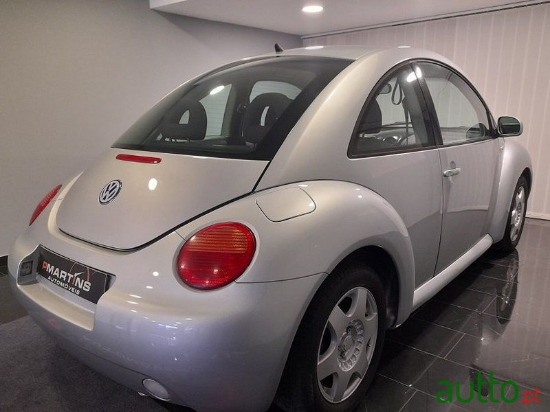 2002' Volkswagen New Beetle photo #4