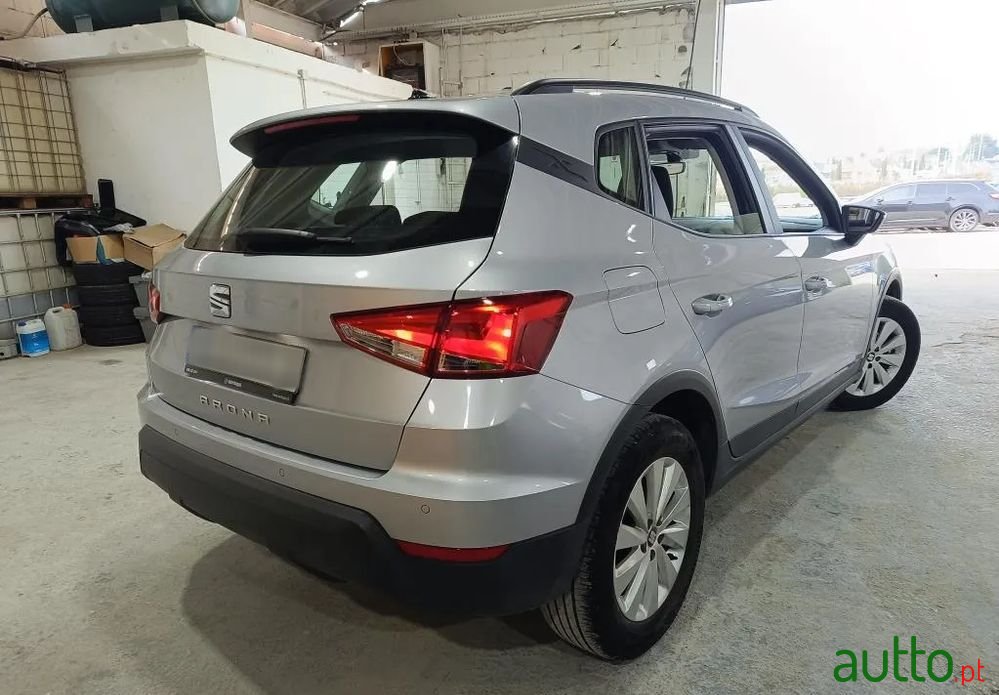 2020' SEAT Arona 1.0 Tsi Style photo #2
